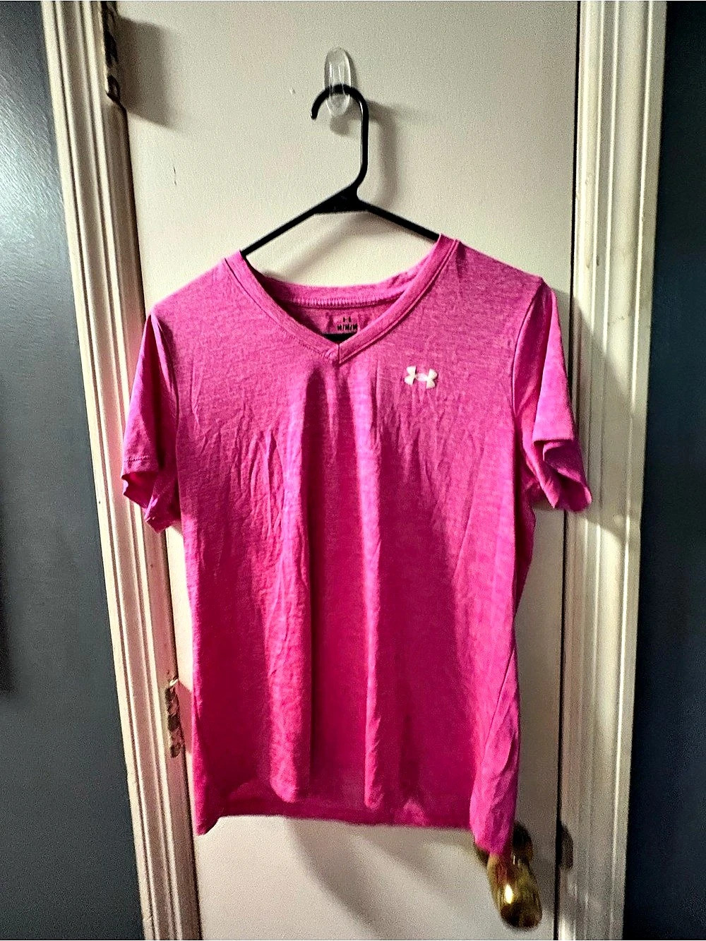 Under Armour UA Tech Twist V-Neck Short Sleeve T-Shirt Pink size Medium